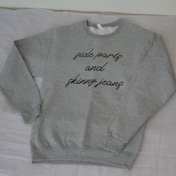 NEW! Crew neck sweatshirt - Picture 5 of 9